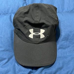 Womens black under armor lightweight hat never worn